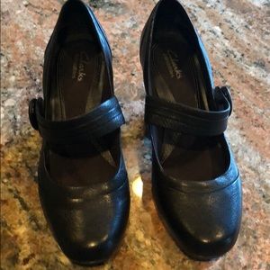 Clark’s bendable heels